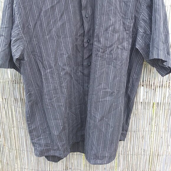 Van Heusen Black Pinstripe Short Sleeve Men's Button Down Shirt - M - 15/15.5 - Picture 4 of 12